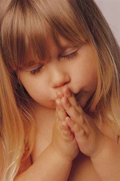 littlegirlpraying.jpg