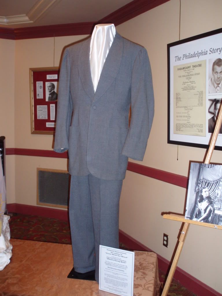 clarkgablegreysuit.jpg