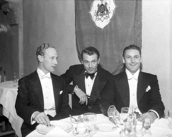garyandcharlesfarrellatpartyin1933.jpg