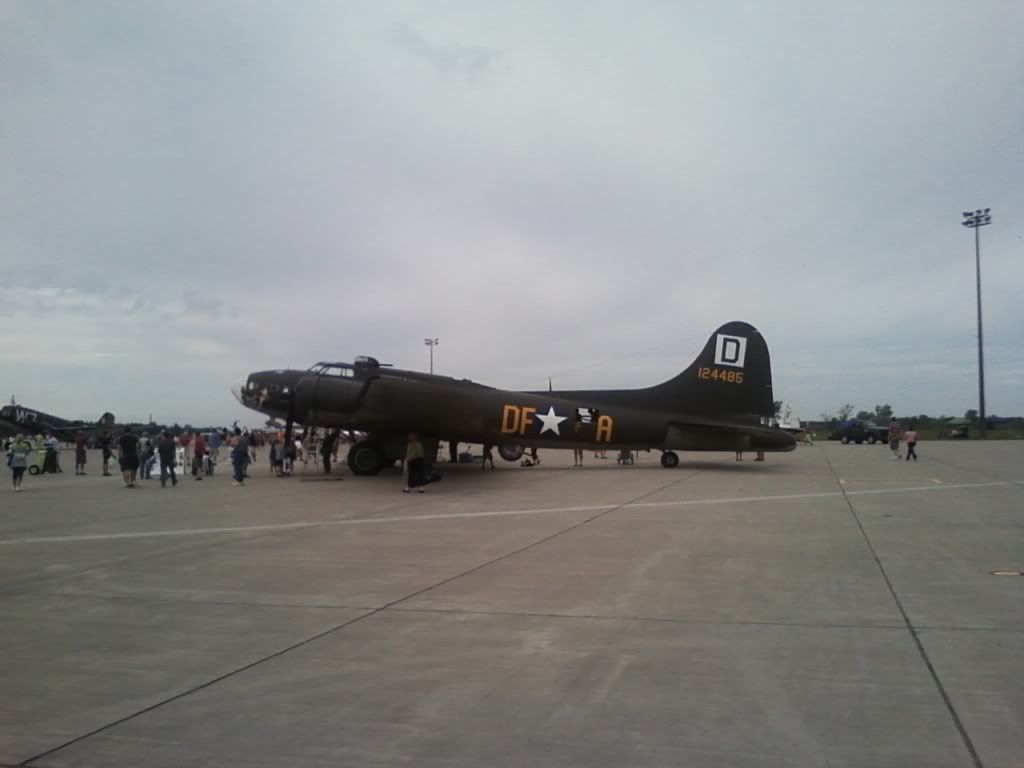 http://i160.photobucket.com/albums/t167/llorentz/Airshow/0911011130.jpg