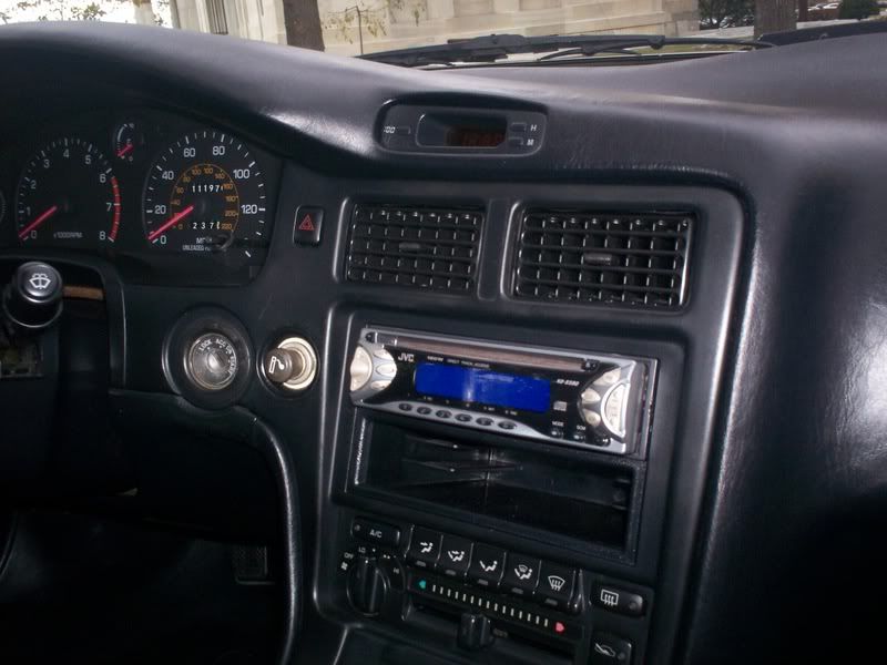 http://i160.photobucket.com/albums/t167/llorentz/MR2/Mods/Interior/1993ToyotaMR2028.jpg