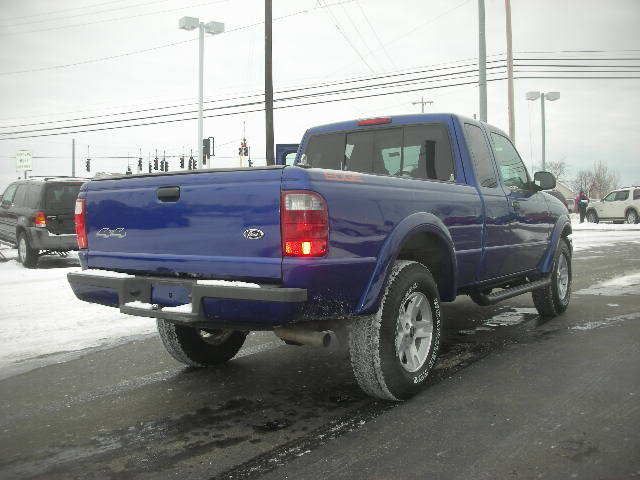 http://i160.photobucket.com/albums/t167/llorentz/Ranger/1FTZR45E94TA11690-81.jpg