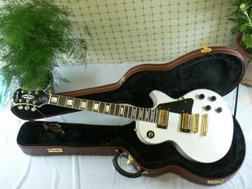 gibsongibsonlespaulcustom.jpg