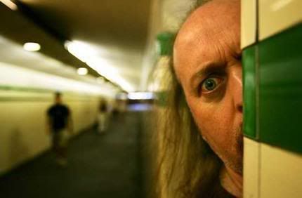 hiding behind wall photo: Bill Bailey hiding behind a wall 21e_bailey2_wideweb__430x282.jpg