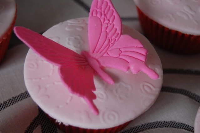 http://i160.photobucket.com/albums/t170/JoyceCollin/Cupcakies014.jpg