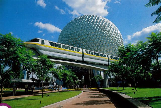 OriginalEPCOTCenterentranceplaza.jpg