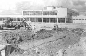 21. Construção do Aeroporto Internacional dos Guararapes, 1957.