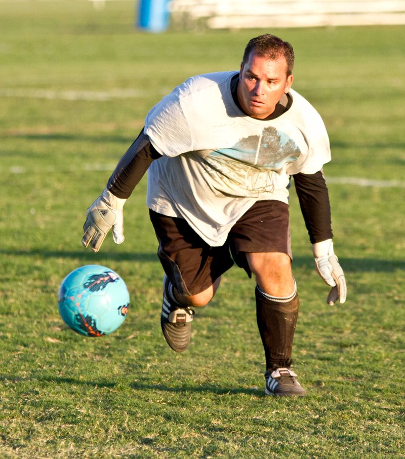 IMAGE: http://i160.photobucket.com/albums/t199/hotled1944/goalie2.jpg