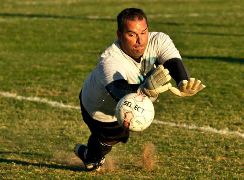 IMAGE: http://i160.photobucket.com/albums/t199/hotled1944/goalie3.jpg